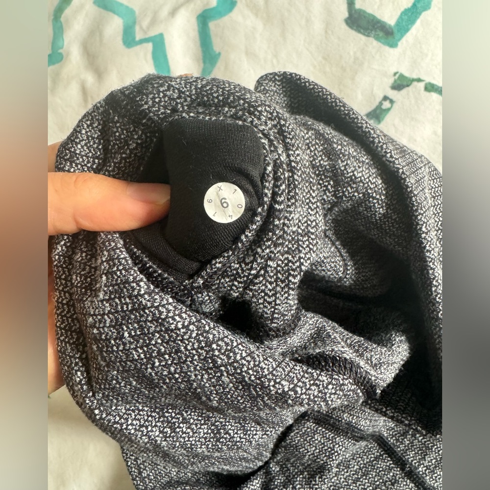 Lululemon Wunder Under high rise - size 6 - Luon variegated black heather knit - Picture 8 of 9